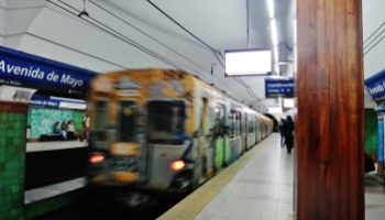 Buenos Aires subway approaching