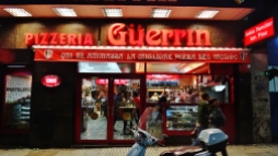 Buenos Aires Pizzeria Guerrin night